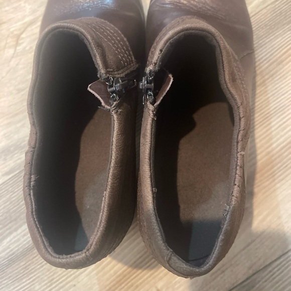 Clarks Bendables Bootie Womens 8.5M Brown Leather Side Zip Block Heel - Picture 5 of 7